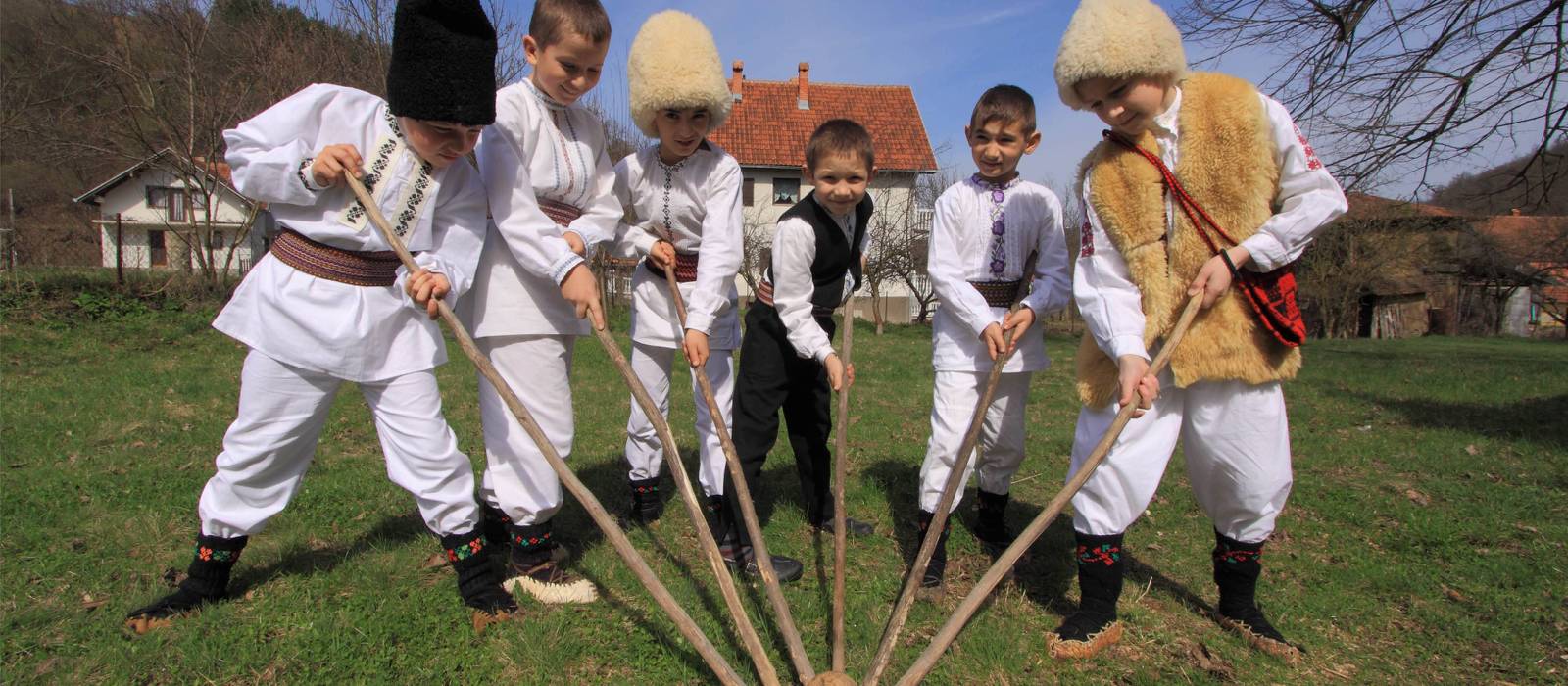 Local Serbian children in traditional costume | D.Bosnic