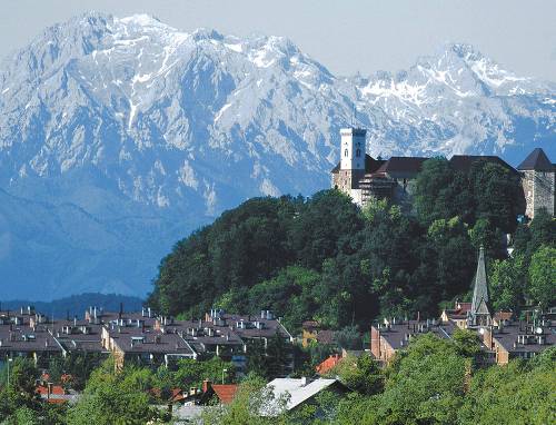 Ljubljana castle with the mountains in the distance&#160;-&#160;<i>Photo:&#160;E. Kase</i>