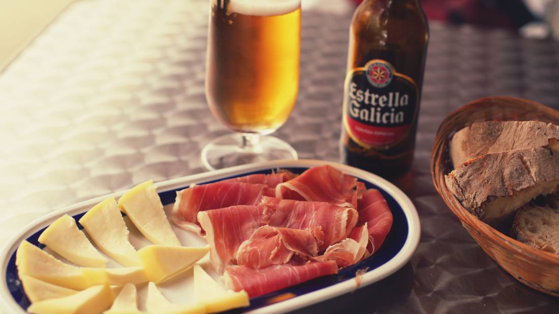 Estrella Galicia is ideal to quench your thirst when you walk the Camino