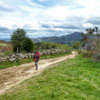 Hiker approaching O Cebreiro on the Camino Frances | Gesine Cheung