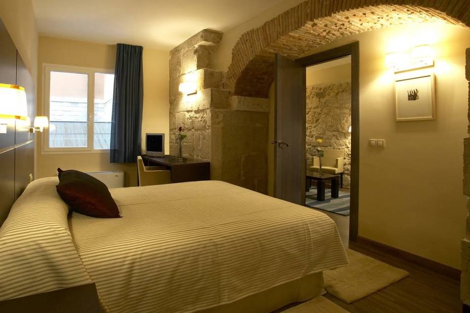 habitacion-detalles-de-piedra-001-r3mhotel rice palacio de los blasones