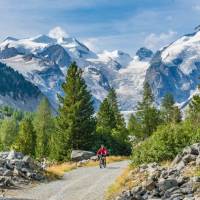 Cycling against a backdrop of Swiss mountains