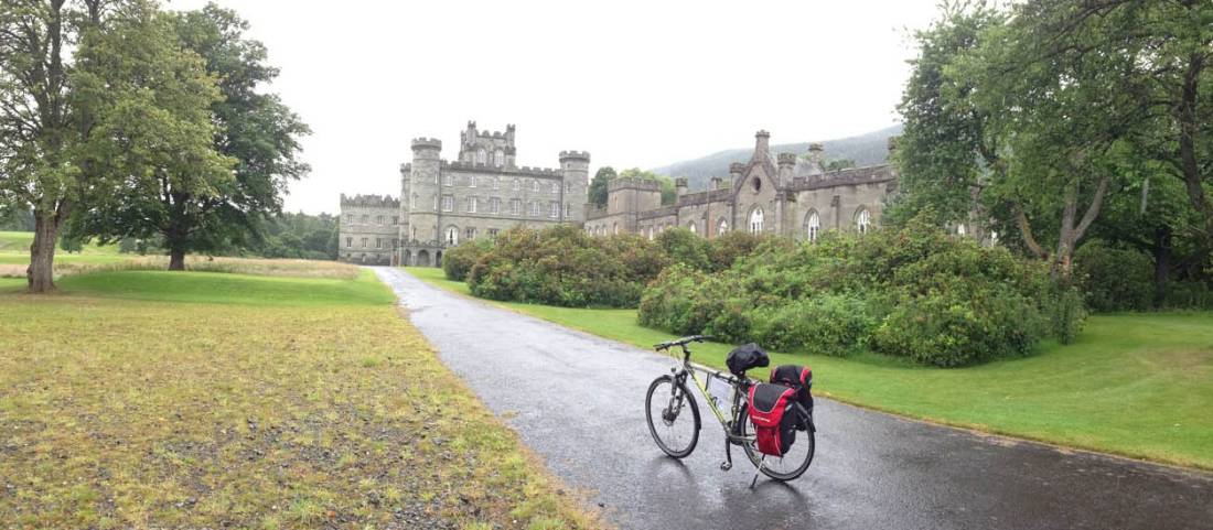 Taking a break at Castle Menzies |  <i>Scottish Highlands Cycle</i>