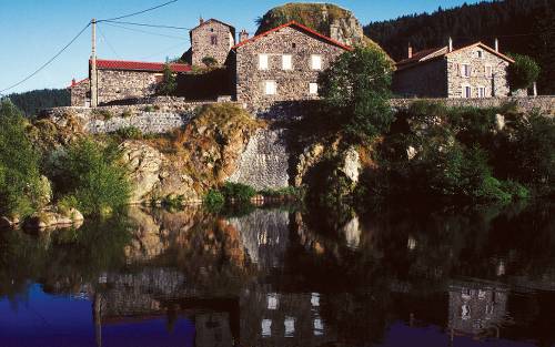 Reflections of a small  ‘hameau’ on the way