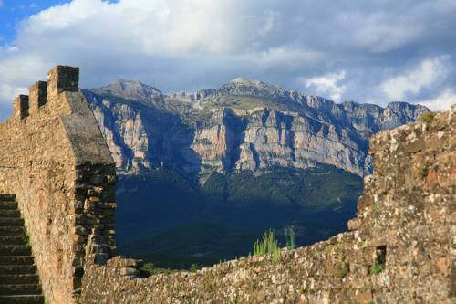 Ainsa fortifications