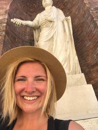 Bethany Livingstone, Sales Consultant