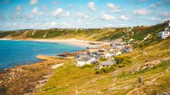 Hiking along the coast in Cornwall
