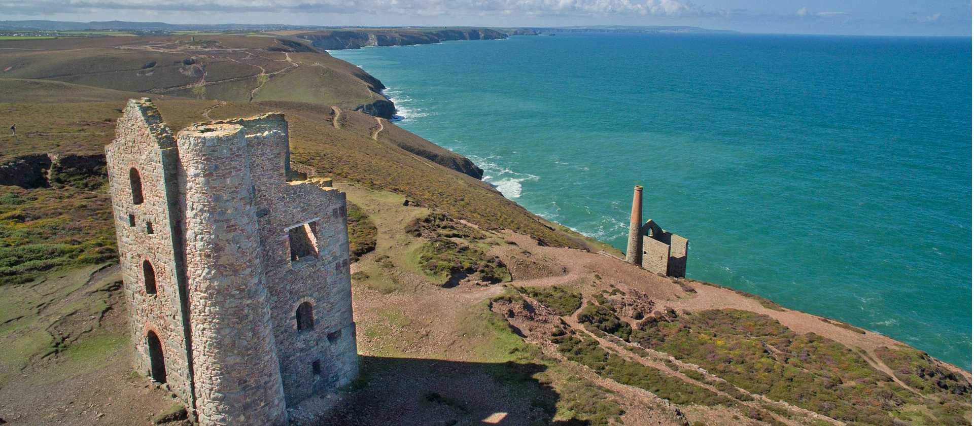 The British tin mining heritage is still visible when walking in Cornwall | ASKULTD