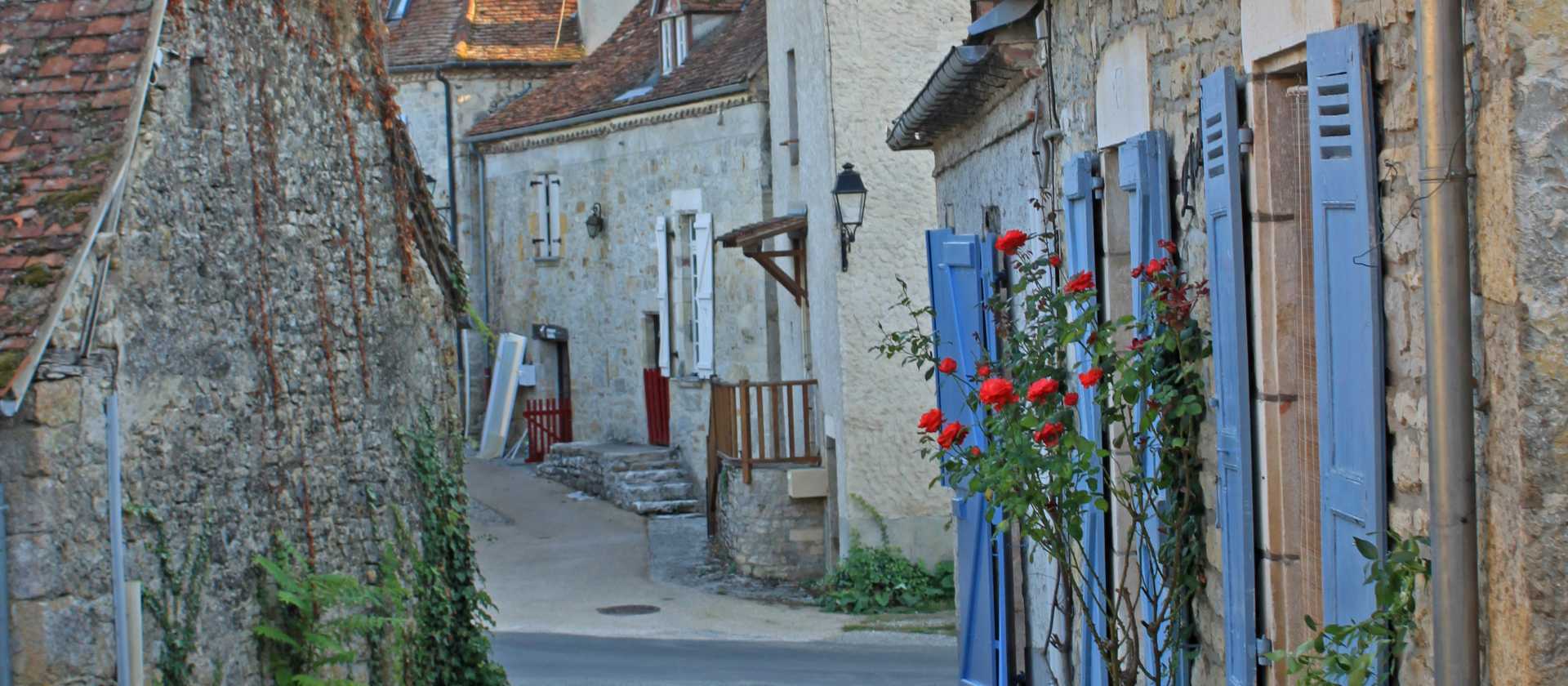 Walk through Perigord village streets | Nathalie Thomson