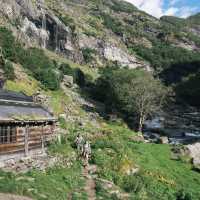 A rewarding day of hiking surrounded by Norway’s mountain and fjord scenery. | norwaysbest.com / Chris Baldry