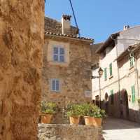 Valldemossa streets | Els van Veelen