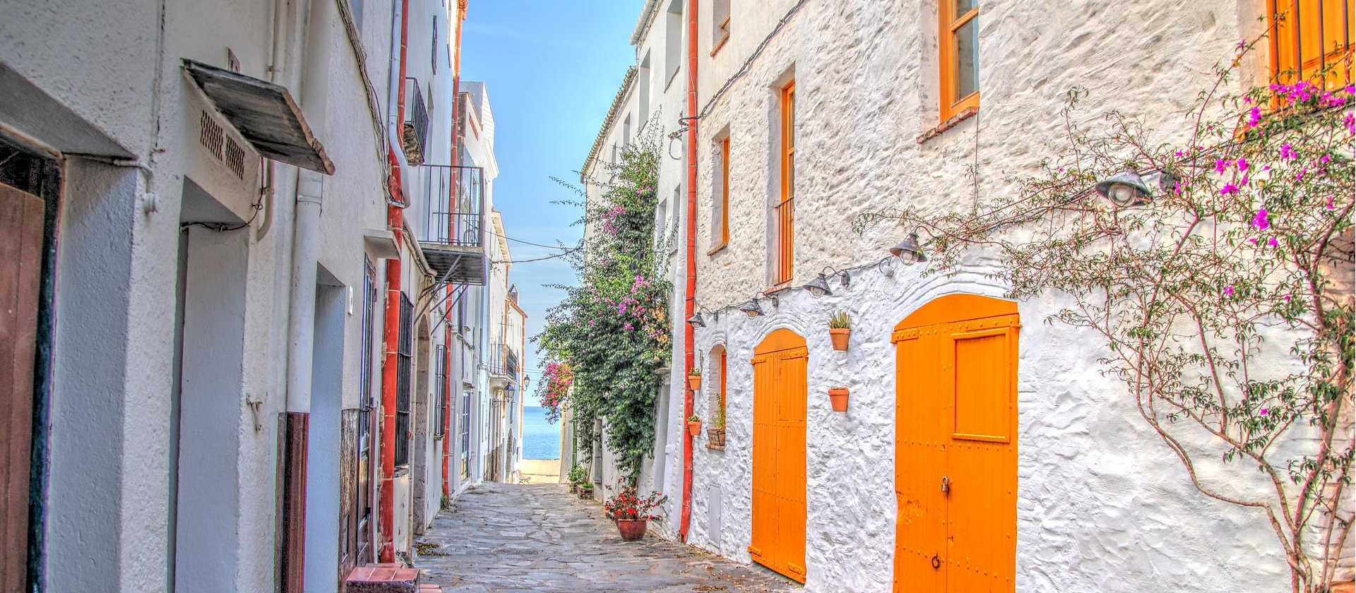 Walking the charming old streets of Cadaques | Jaime Elfrances