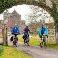 Cyclists at Lanercost Priory | Imagen Photography
