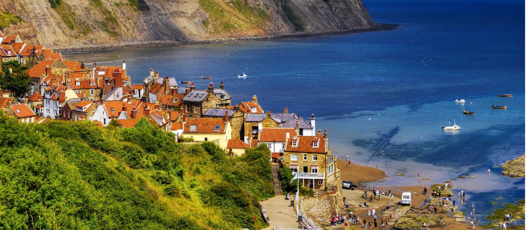 https://www.utracks.com/croppedImages/Walkers-Britain/British-Tours/Robin-Hoods-Bay-271057-1920px-16x7.jpg