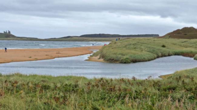 Walking up to Dunstanburgh Castle, Northumberland | Alan Hunt