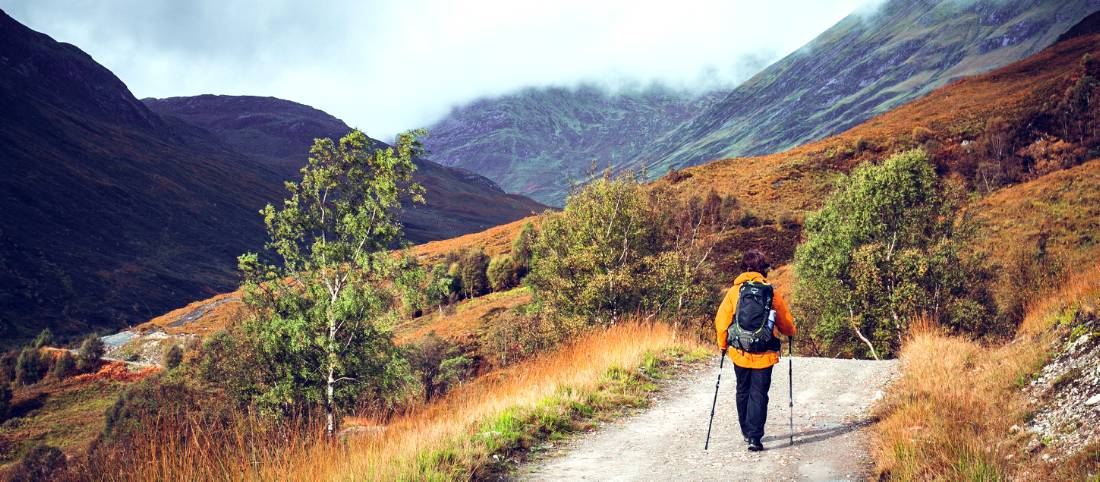 Hiking the Glencoe Valley amidst beautiful autumn colours | <i>Anna Saveleva</i>