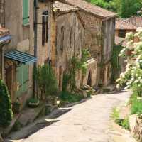 Bruniquel, pretty streets