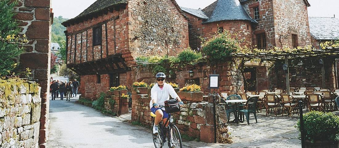 Cycling through the picturesque Dordogne