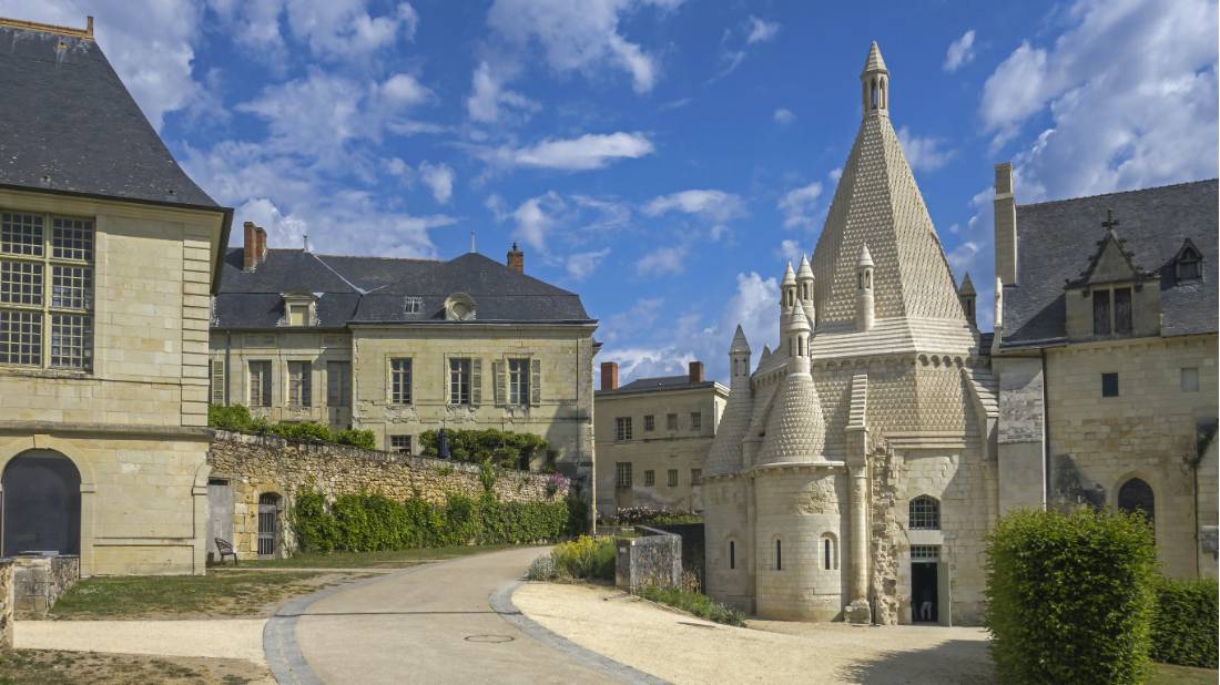 Discover the celebrated abbey of Fontevraud |  <i>Pass Horizon</i>
