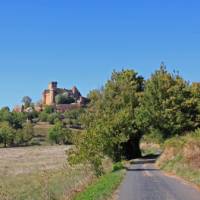 Approaching the hilltop castle of Castelnau | Nathalie Thomson