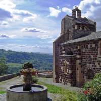 Overlooking the valley from the church of St Jean in Le Monastier-sur-Gazeille | Havang(nl)