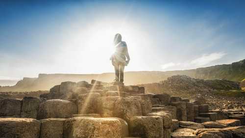 Giants Causeway Hiker in the Sunlight | Caspar Diederik