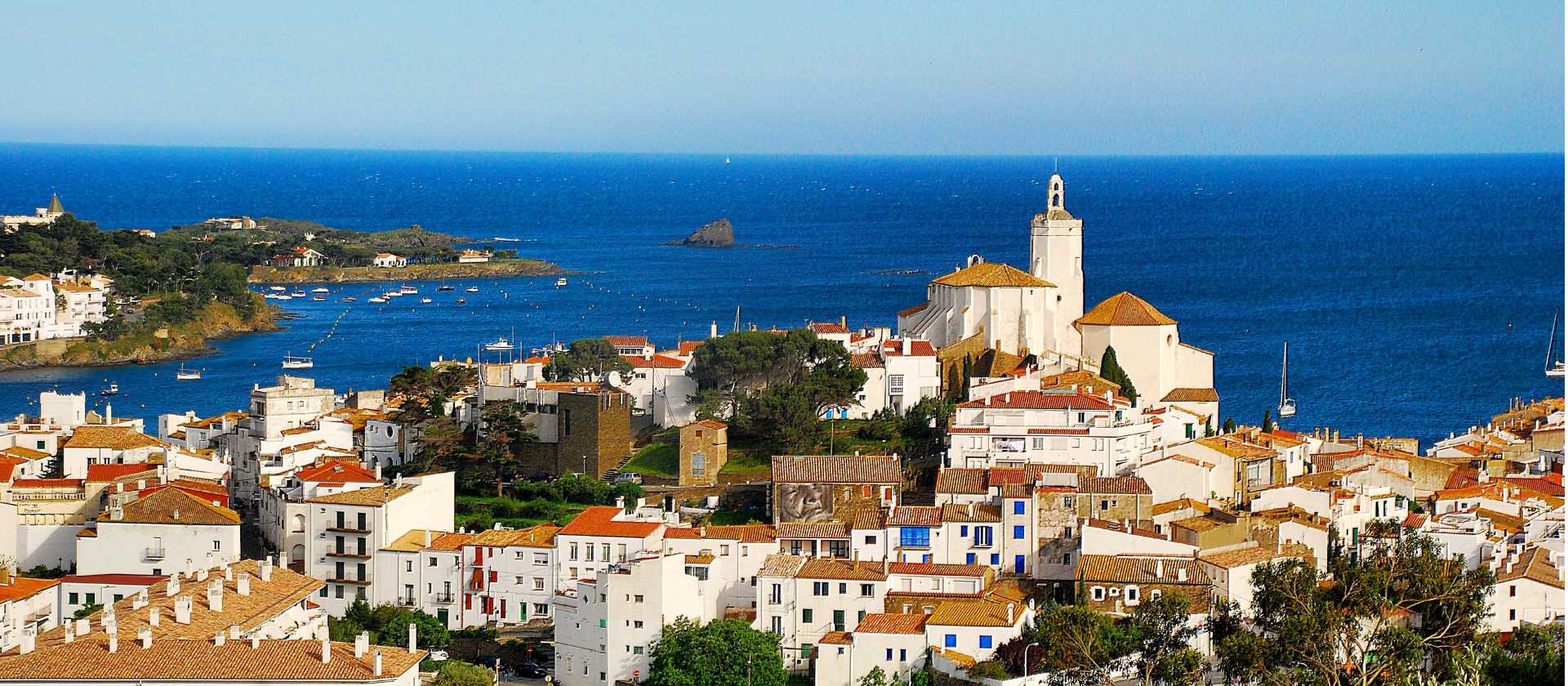 The whitewashed town of Cadaques, Catalonia | ALcp - Pixabay