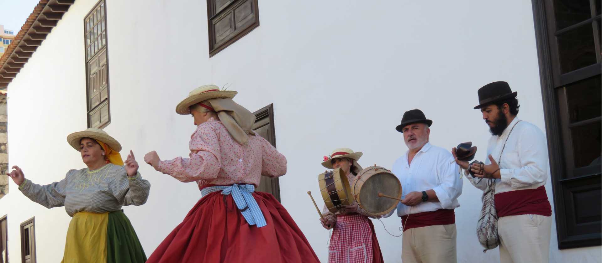 Traditional Gomeran dancers | John Millen