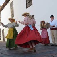 Traditional Gomeran dancers | John Millen