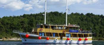 The comfortable Kapetan Jure wooden motor yacht