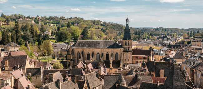 Explore Sarlat-la-Caneda, a beautiful town in the Dordogne