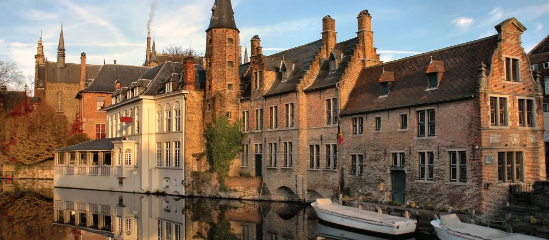 A Brief History Of Bruges Belgium S Fairytale Town Utracks
