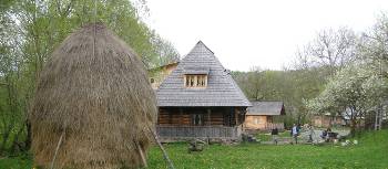 Traditional scenes in Piatra Craiului