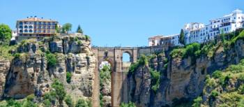 The stunning bridge in Ronda, Spain. | Makalu