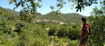 Walking on the Aracena trek | Lucy y Angel